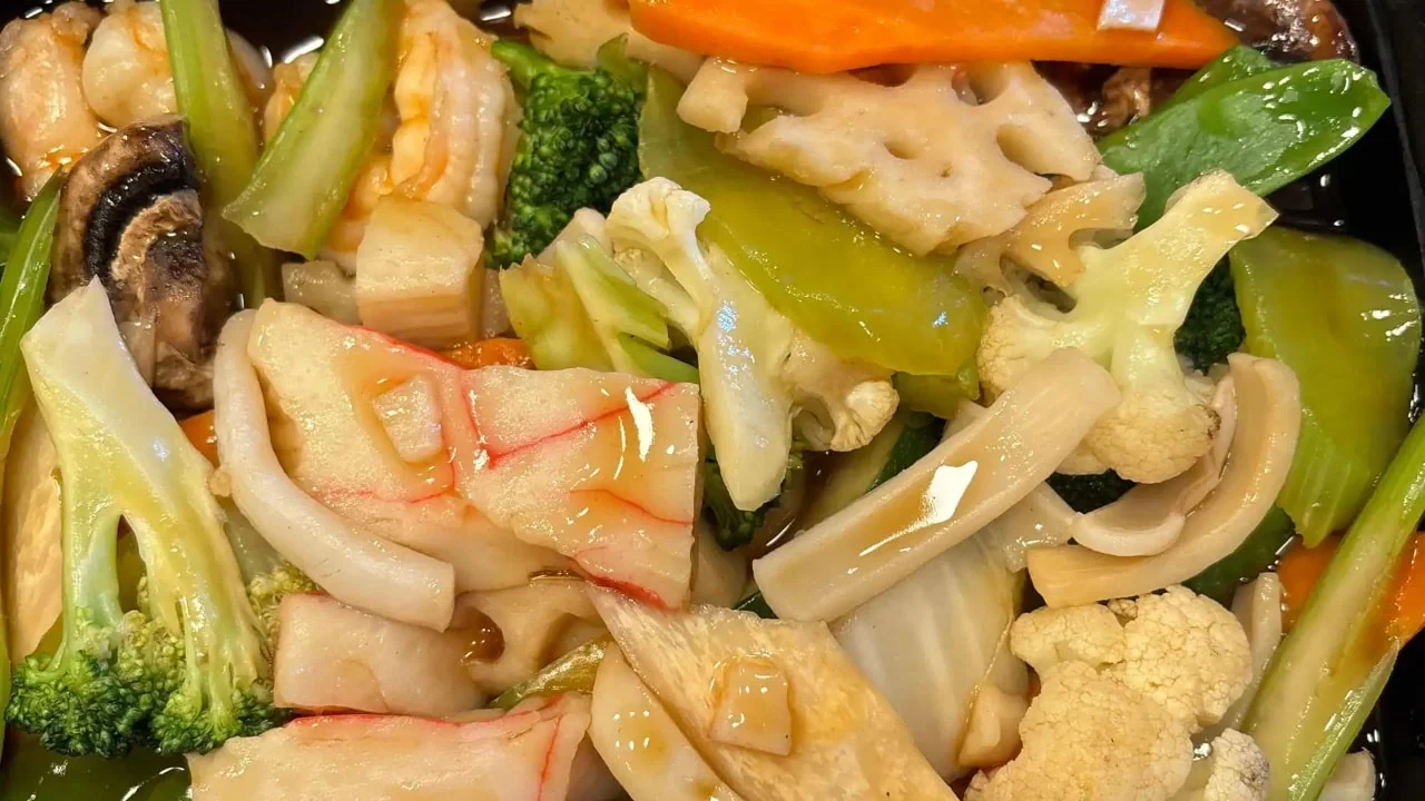 Hong Kong Style Seafood Chow Mein